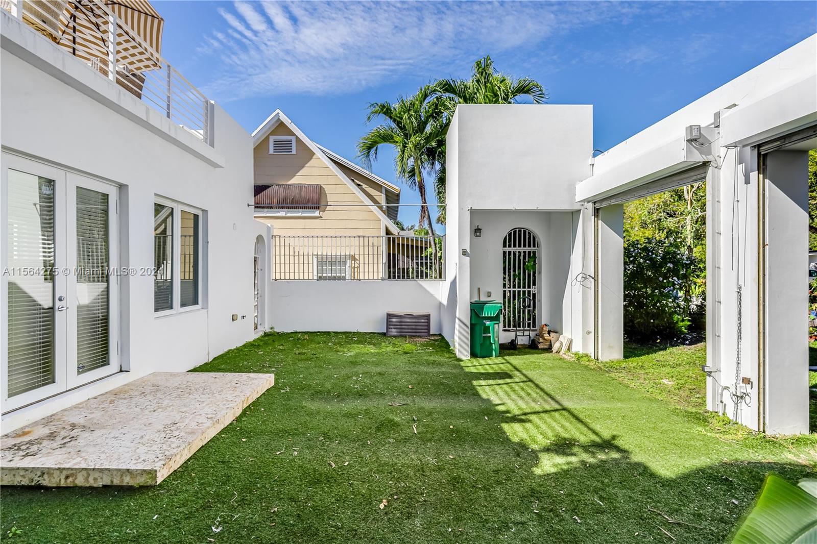 696 NE 68th St