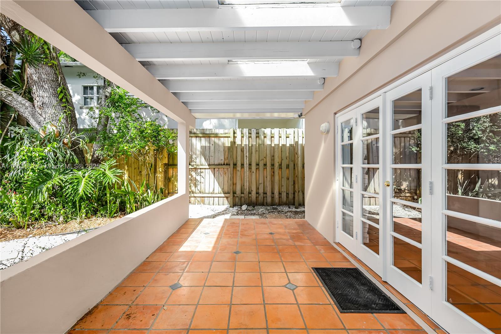 4161 Ventura Ave