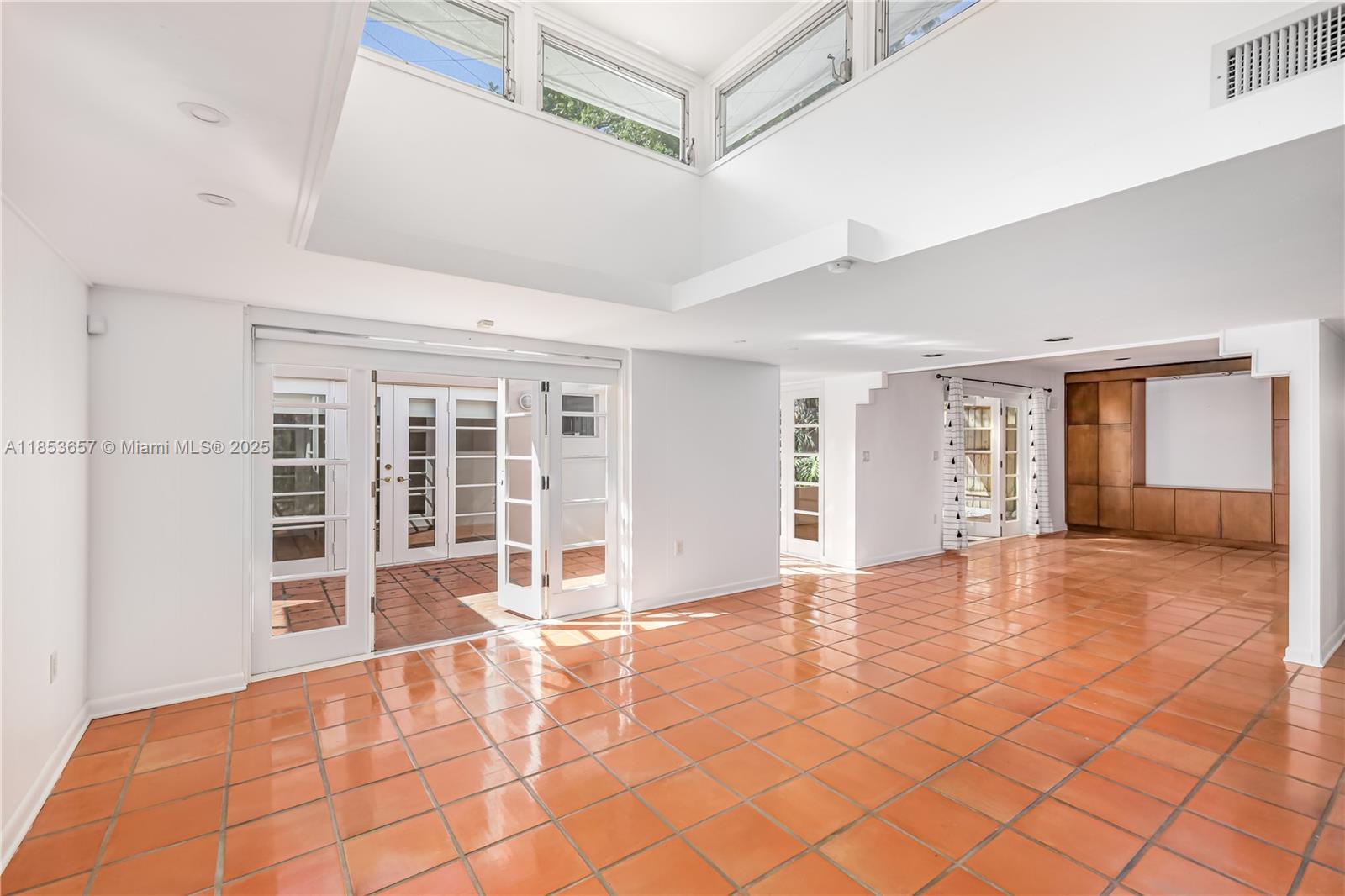 4161 Ventura Ave