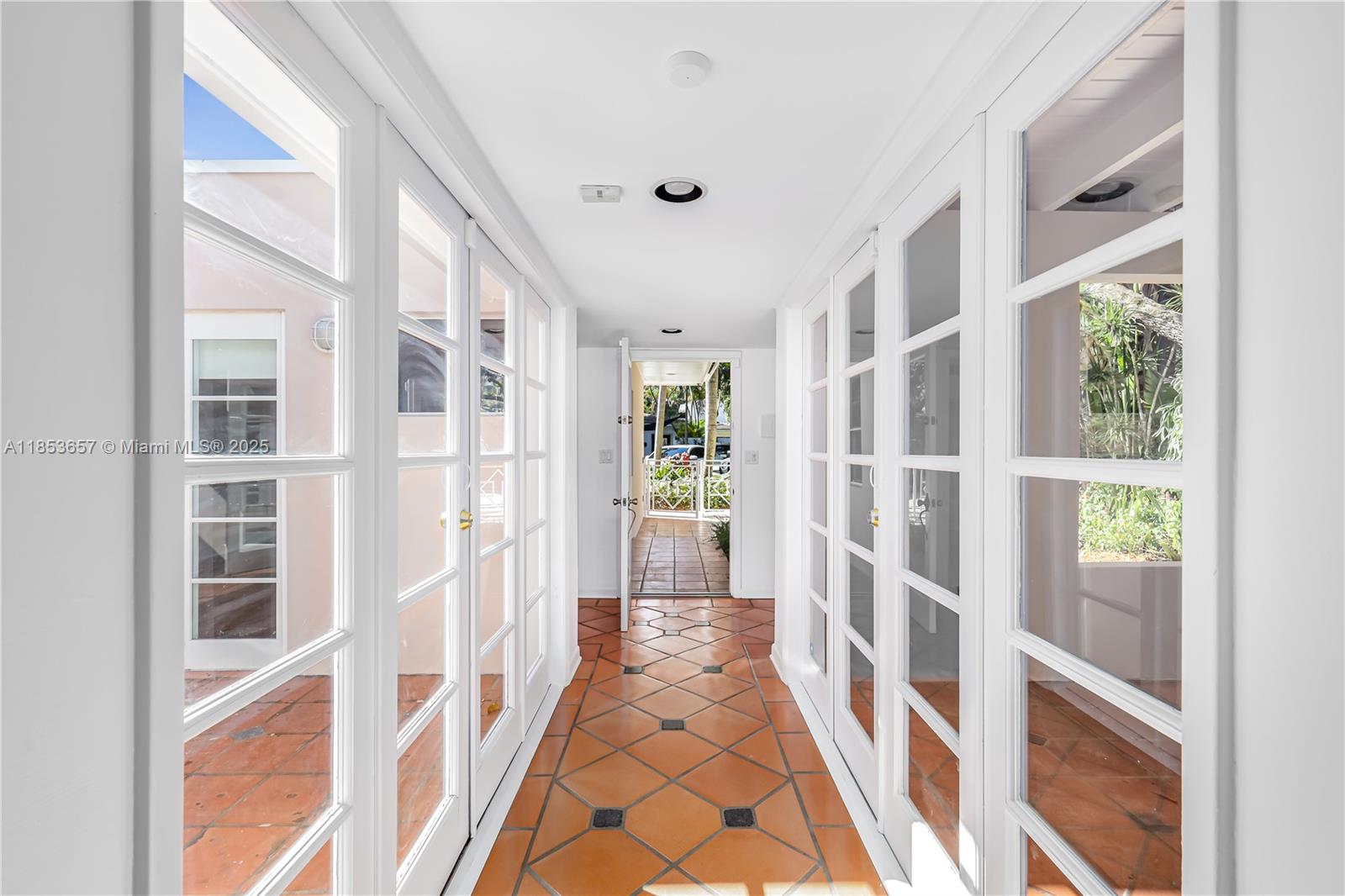 4161 Ventura Ave