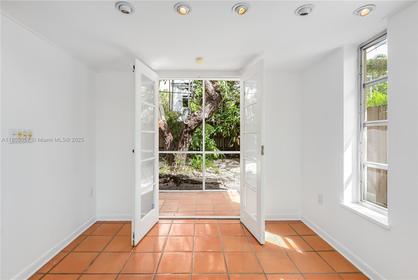 4161 Ventura Ave