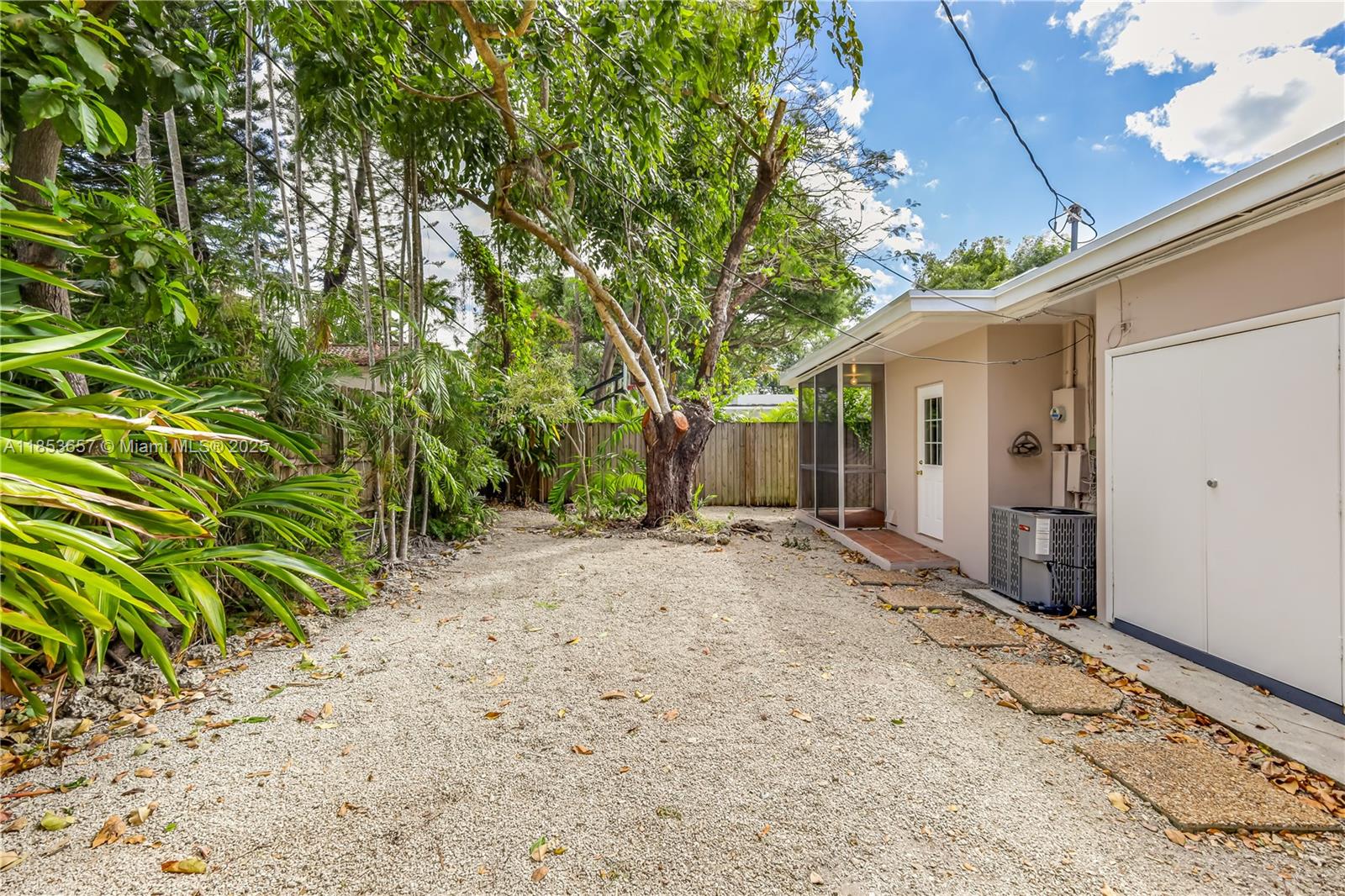 4161 Ventura Ave