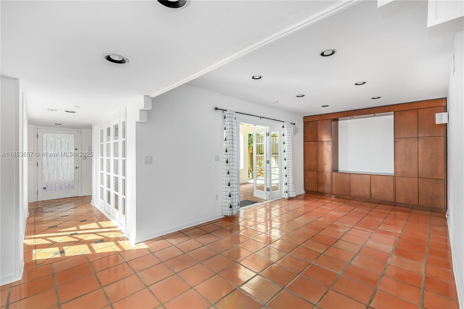 4161 Ventura Ave