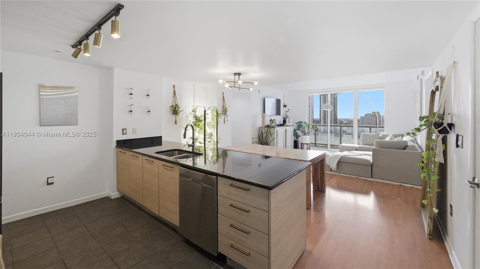 50 Biscayne Blvd # 2911