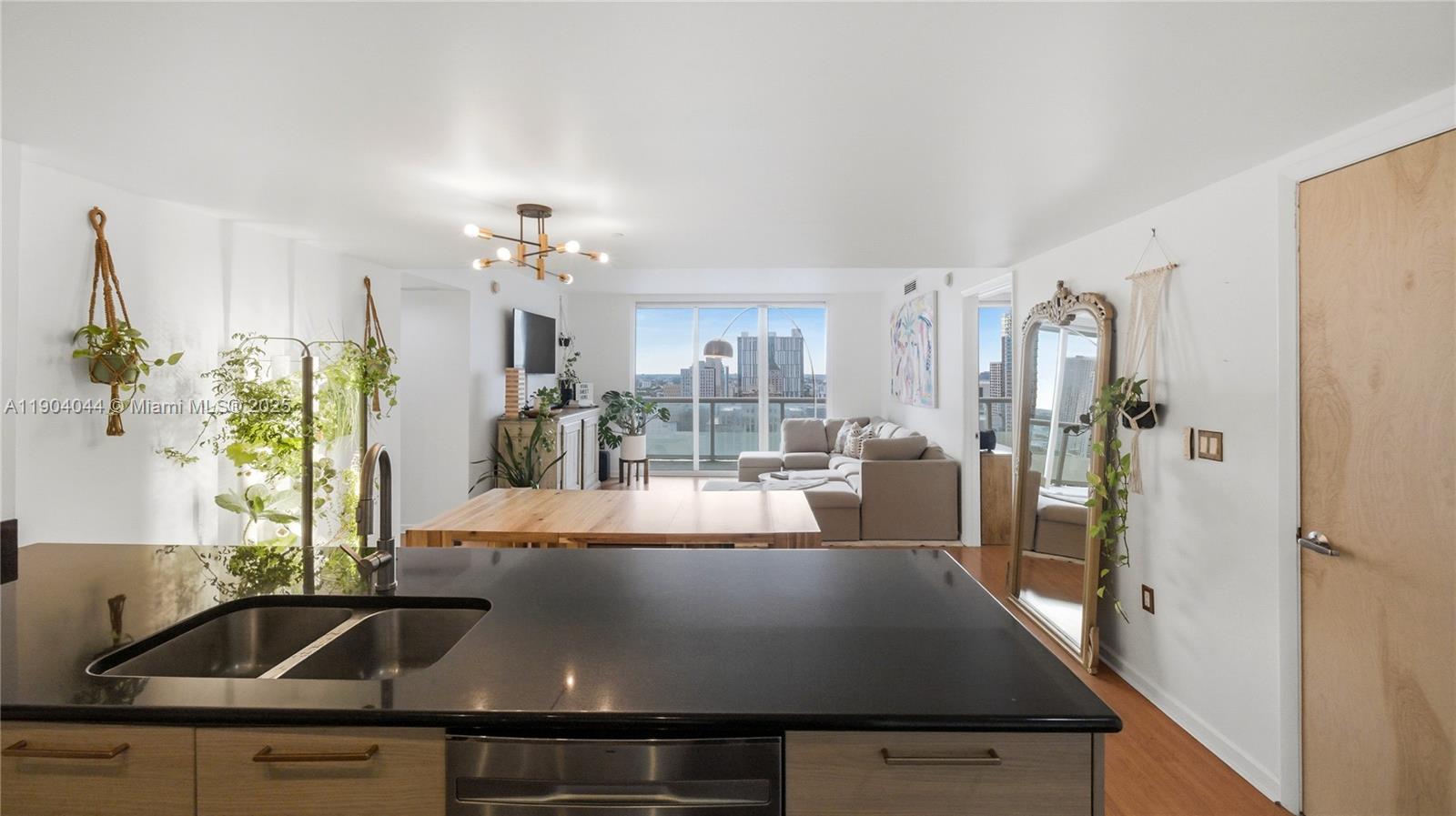 50 Biscayne Blvd # 2911