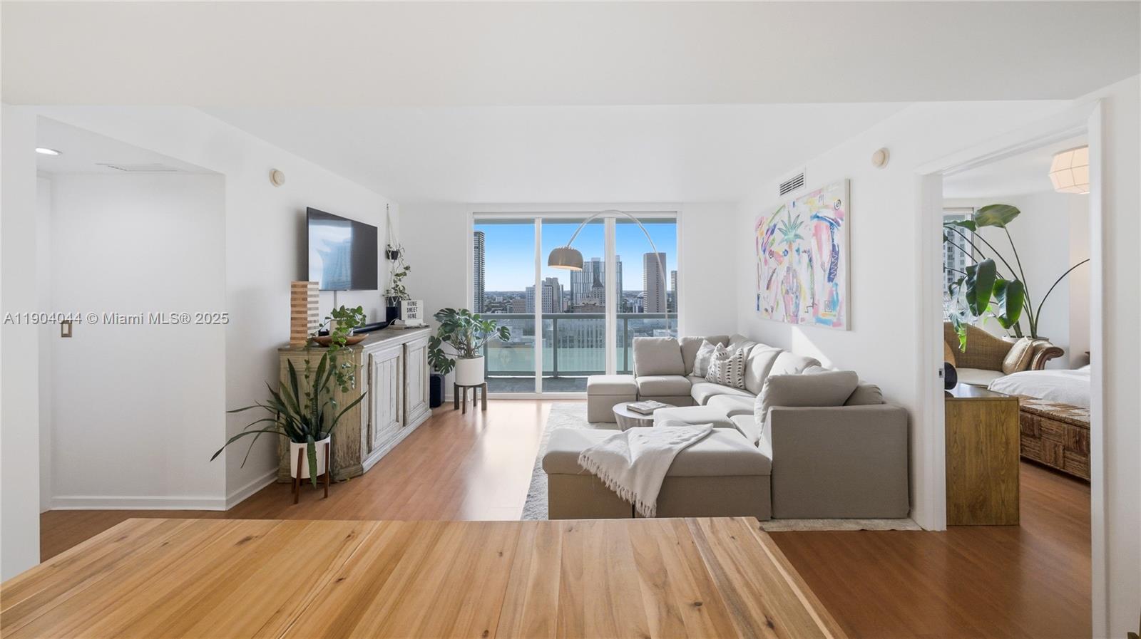 50 Biscayne Blvd # 2911