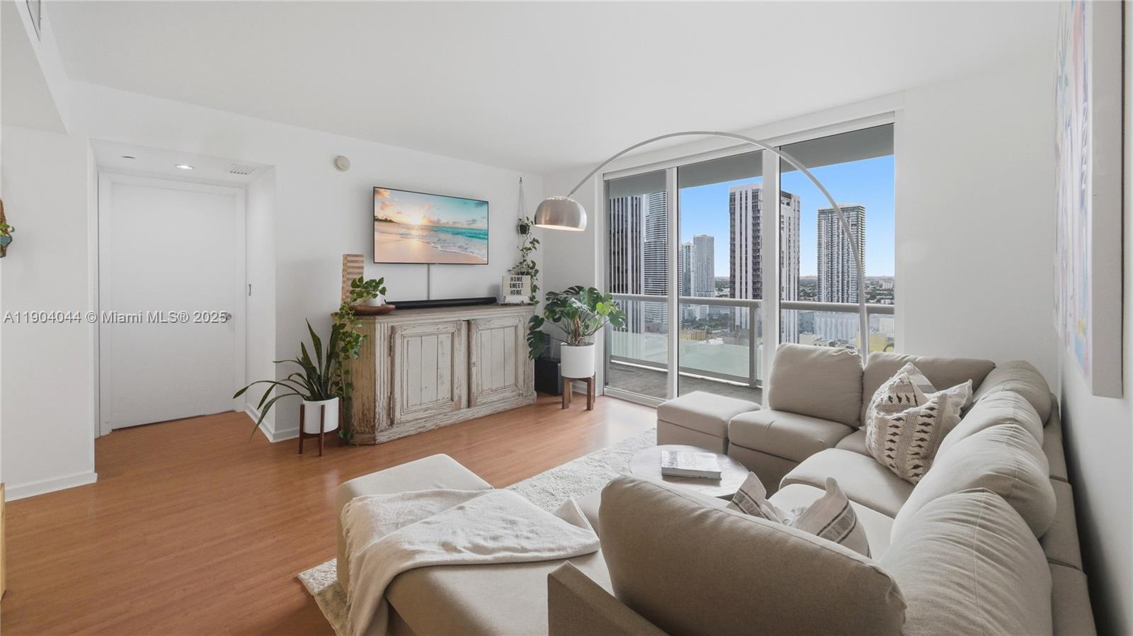 50 Biscayne Blvd # 2911