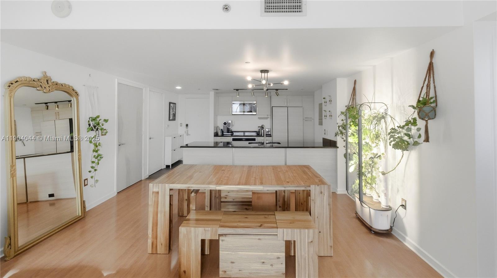 50 Biscayne Blvd # 2911