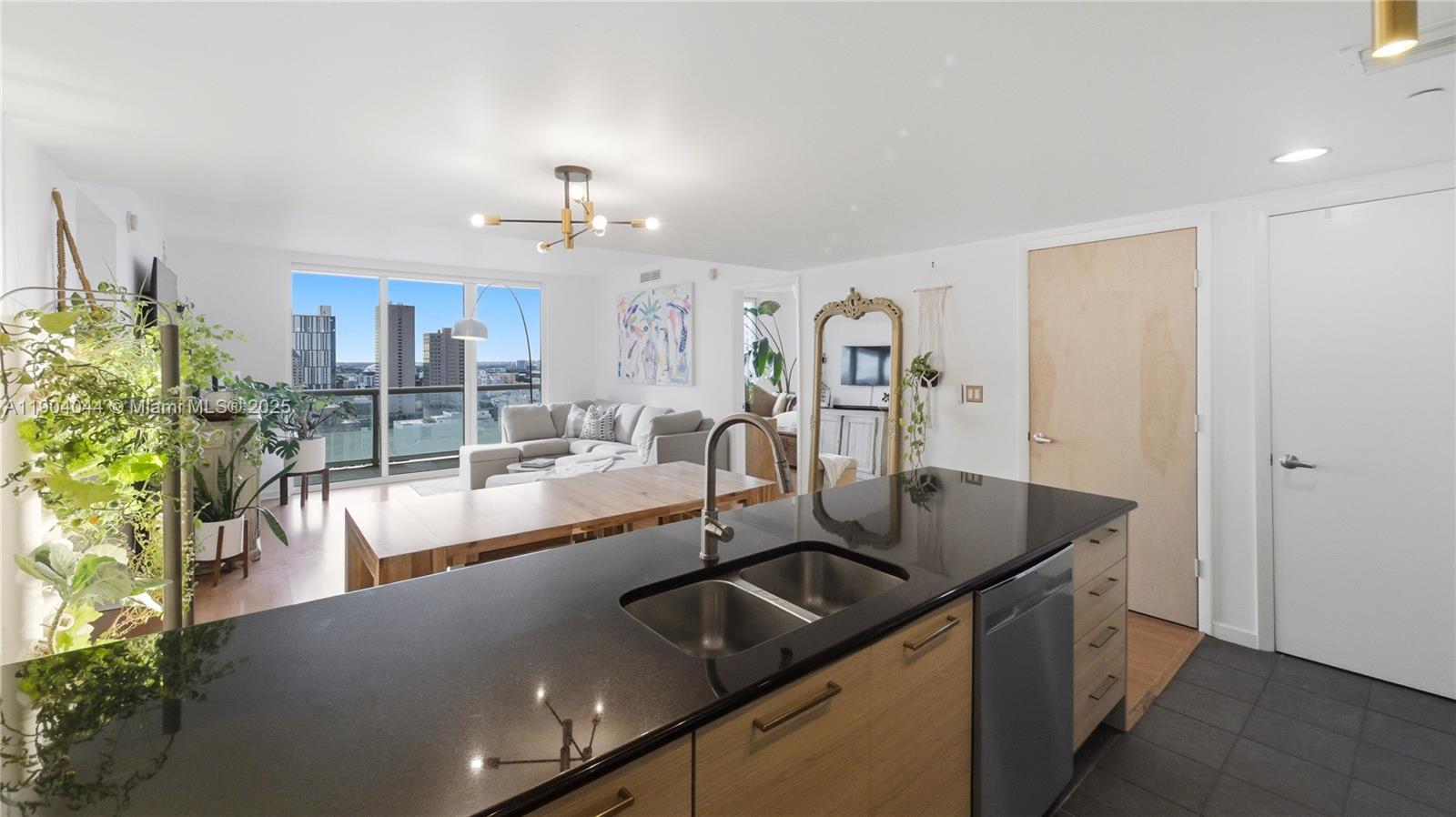 50 Biscayne Blvd # 2911