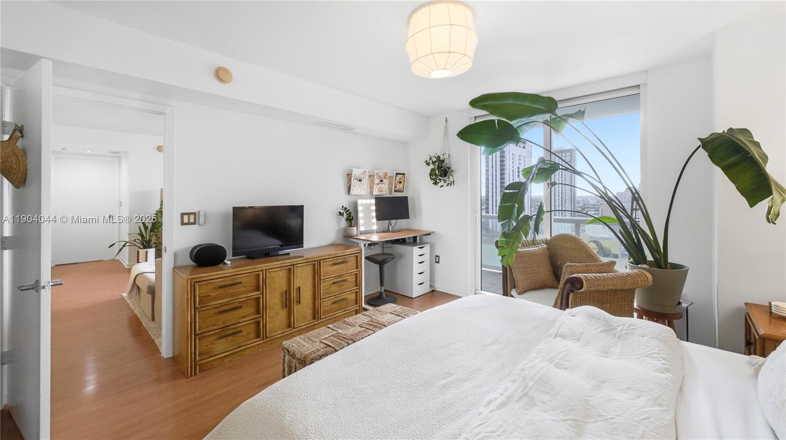 50 Biscayne Blvd # 2911