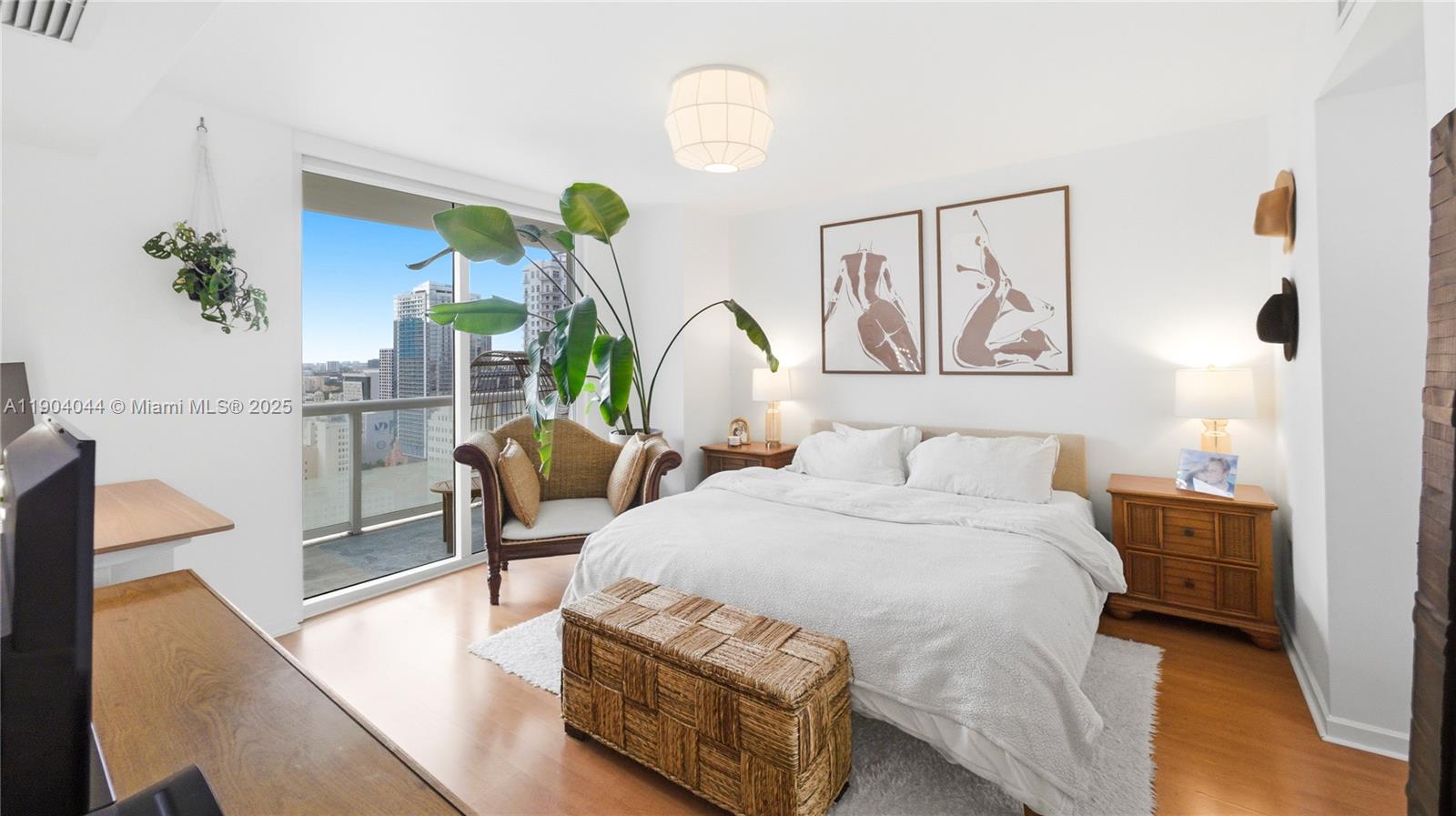 50 Biscayne Blvd # 2911