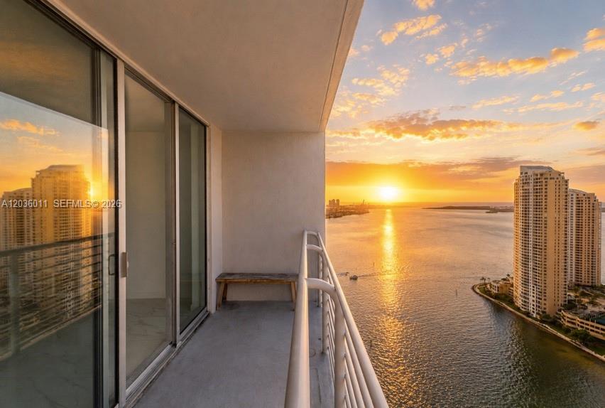 325 S Biscayne Blvd # 4015