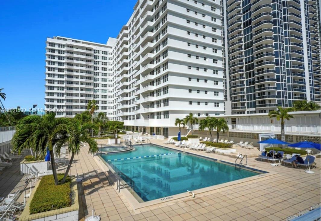 4747 Collins Ave # 709