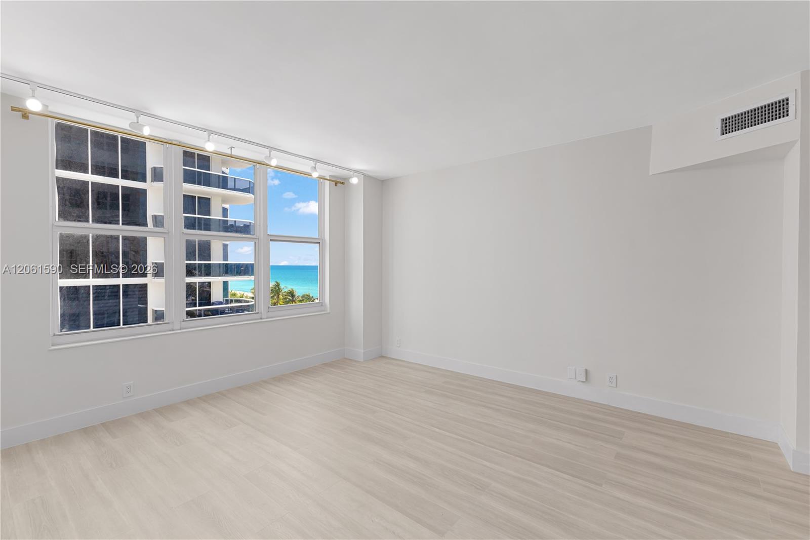 4747 Collins Ave # 709