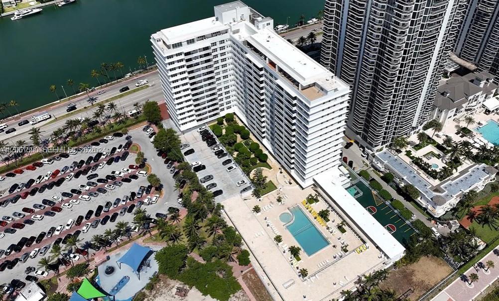 4747 Collins Ave # 709