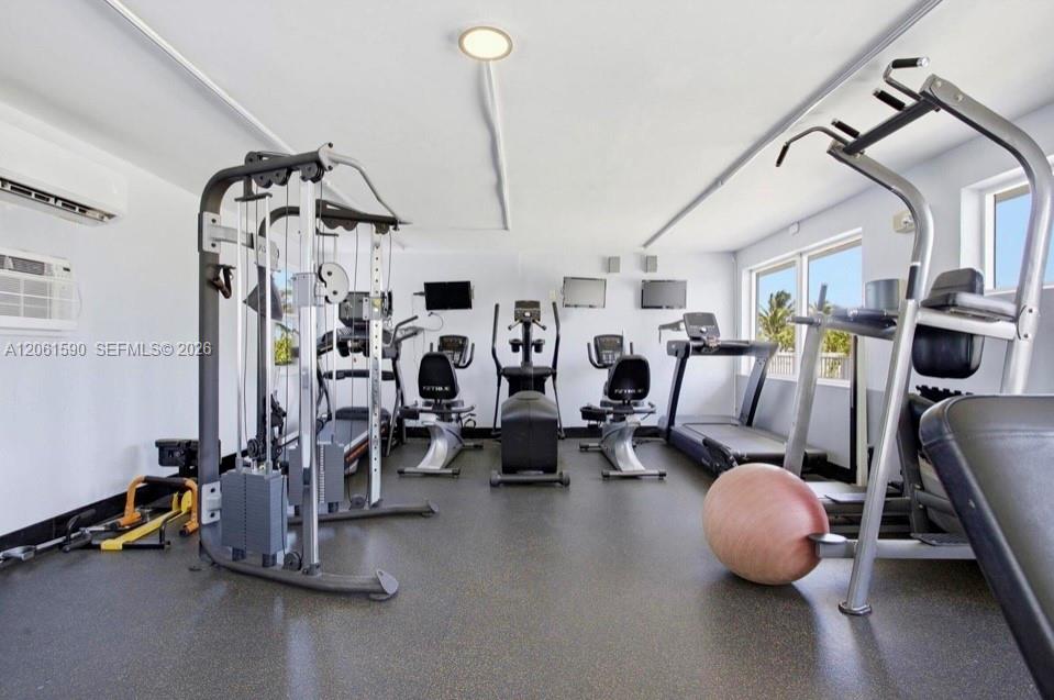 4747 Collins Ave # 709