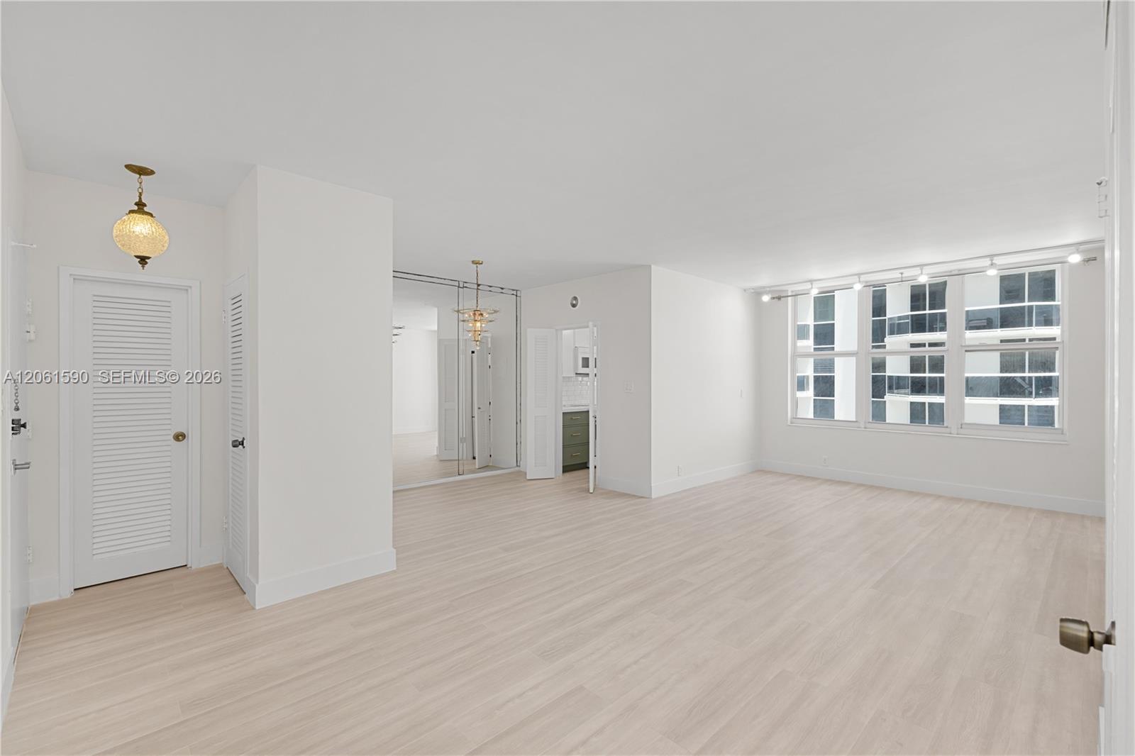 4747 Collins Ave # 709