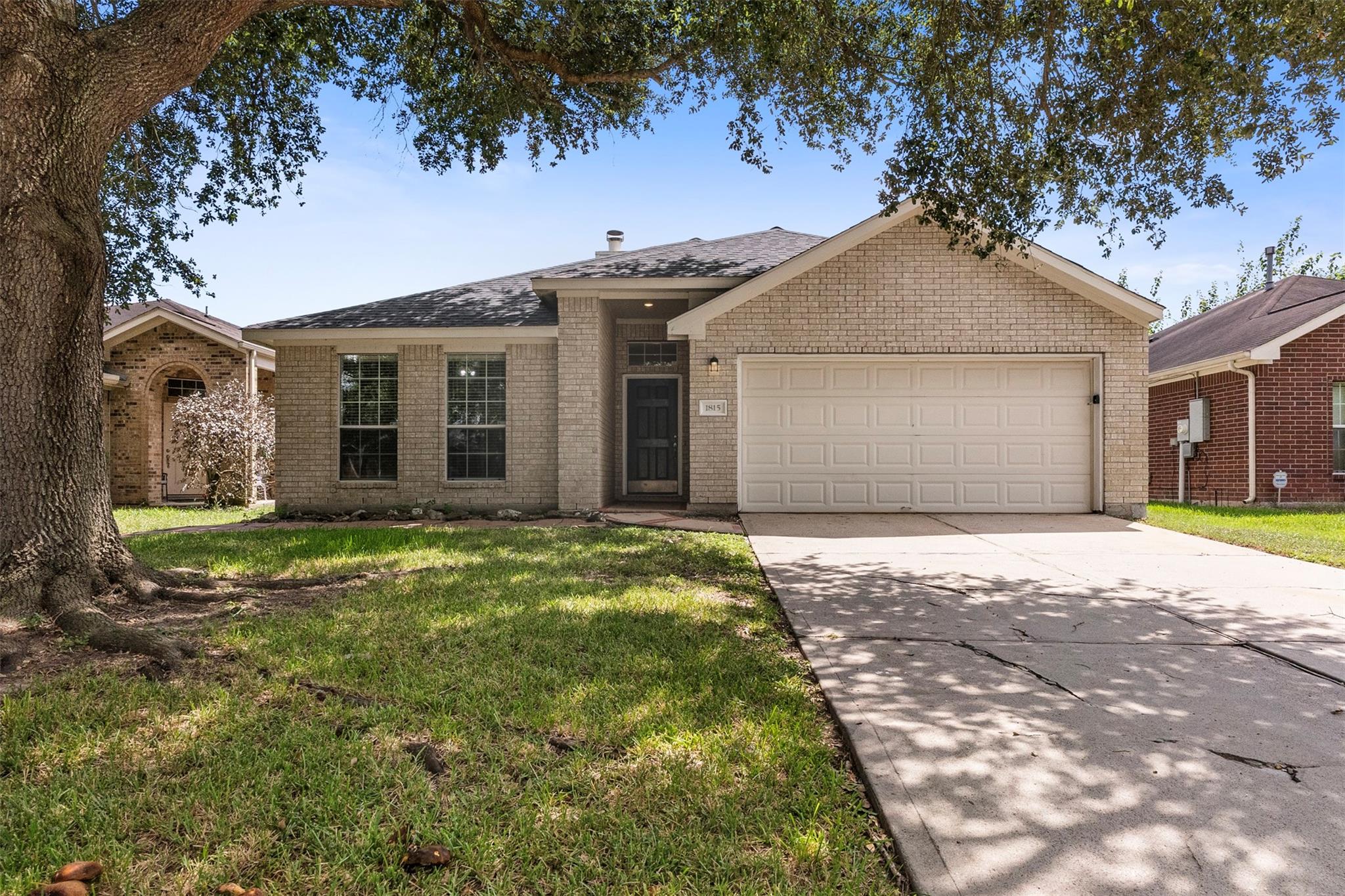 1815 Sherwood Forest Circle