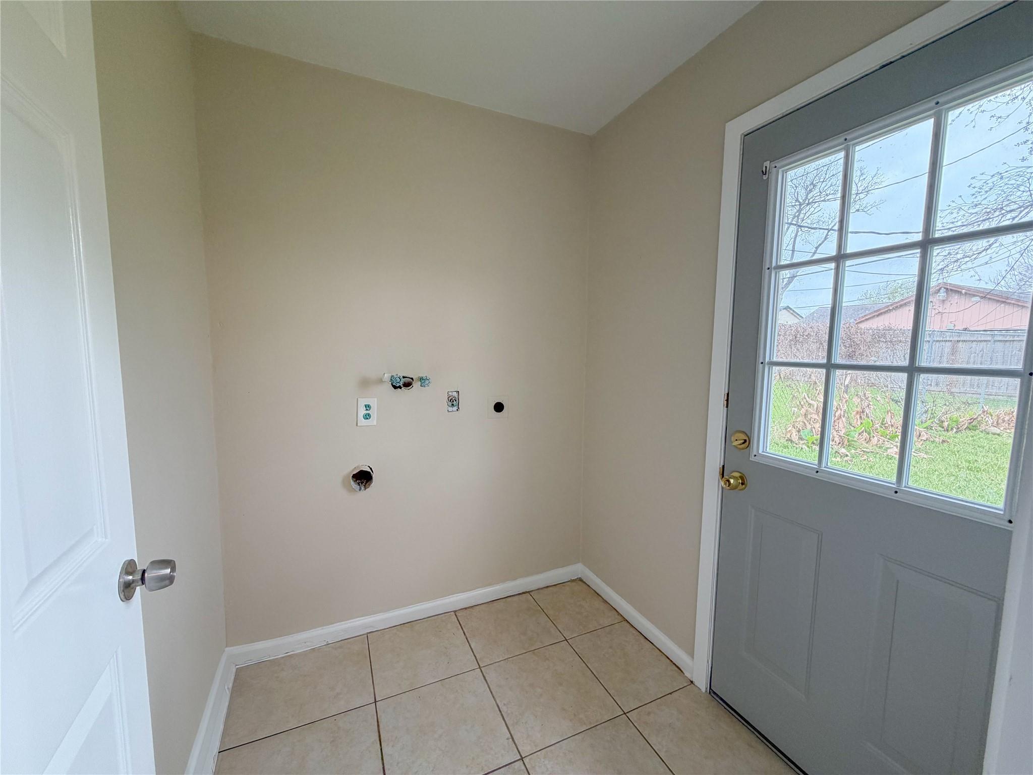 1808 Dolphin Drive