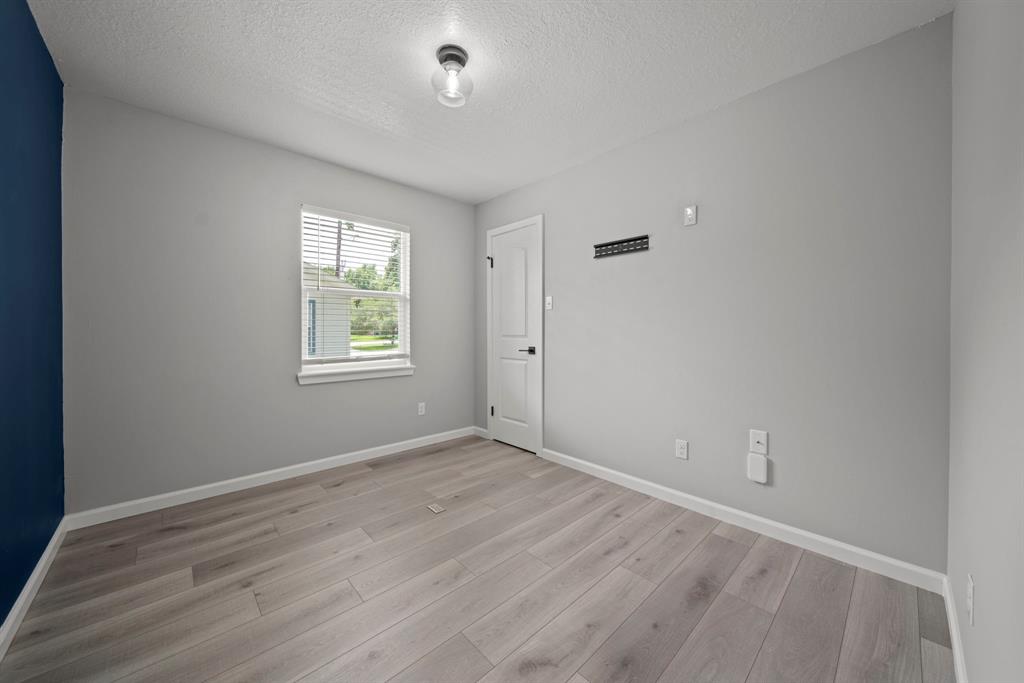 128 Clear Water Street W