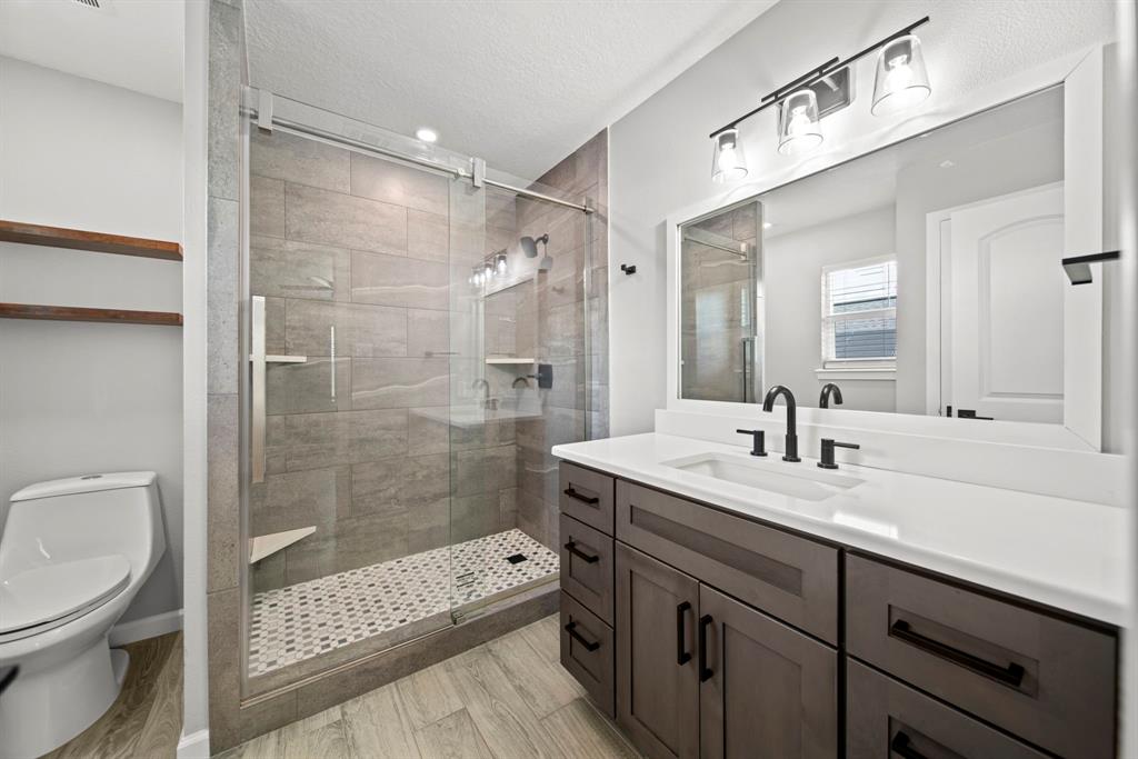 128 Clear Water Street W