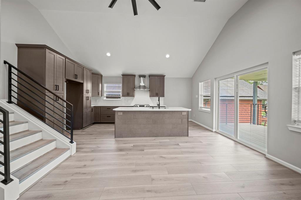 128 Clear Water Street W