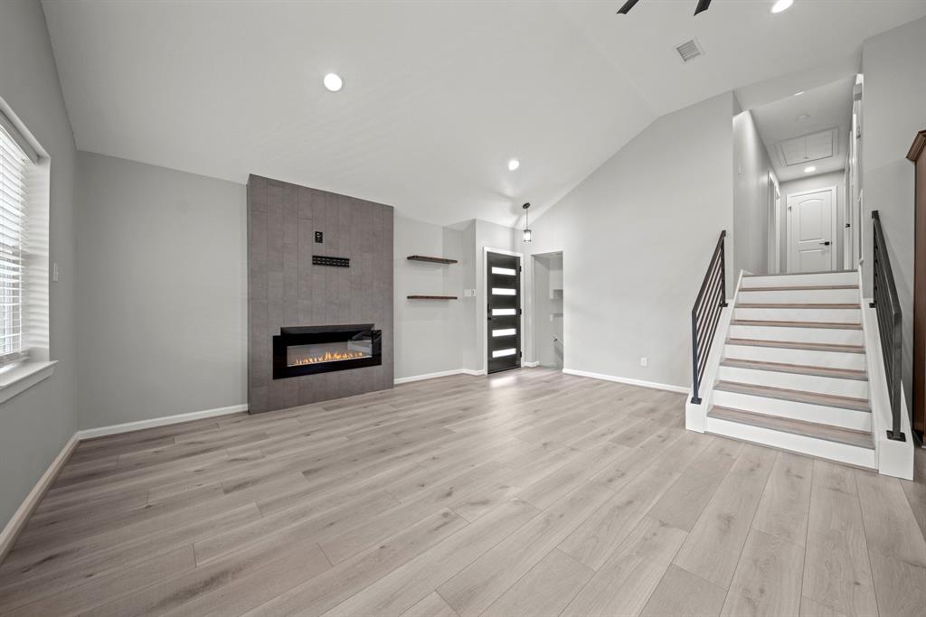 128 Clear Water Street W