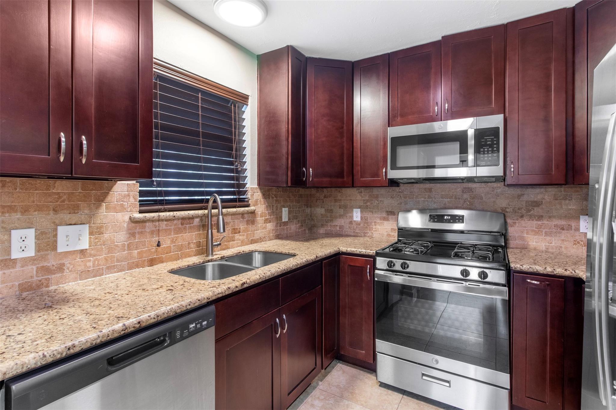 102 Summer Crest Circle