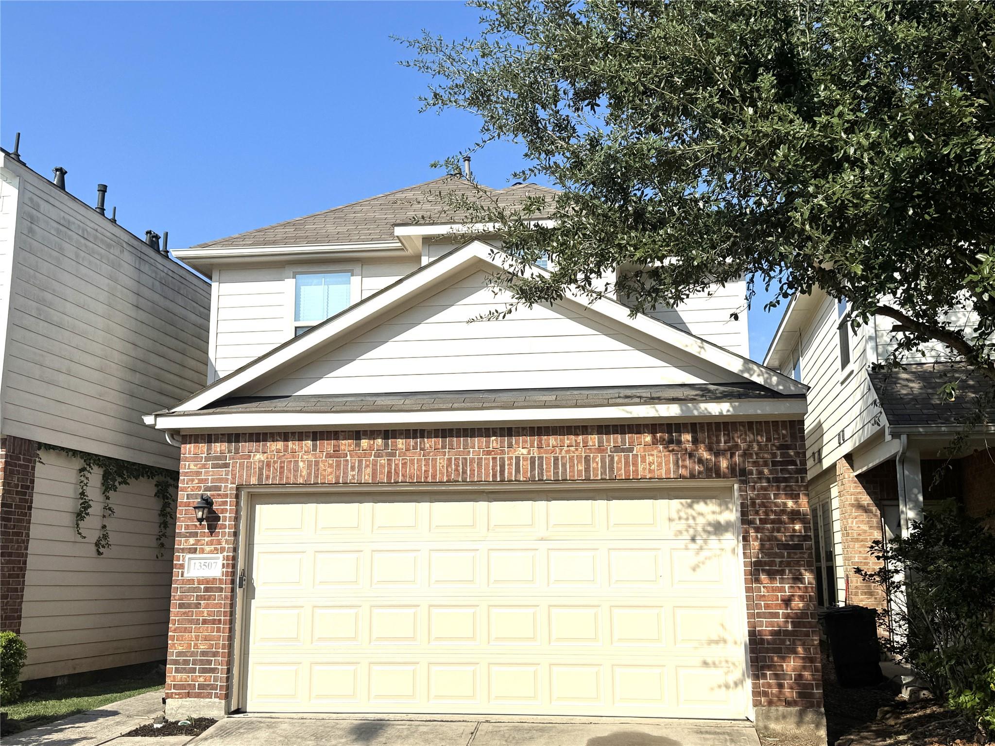 13507 Vista De Oro Street