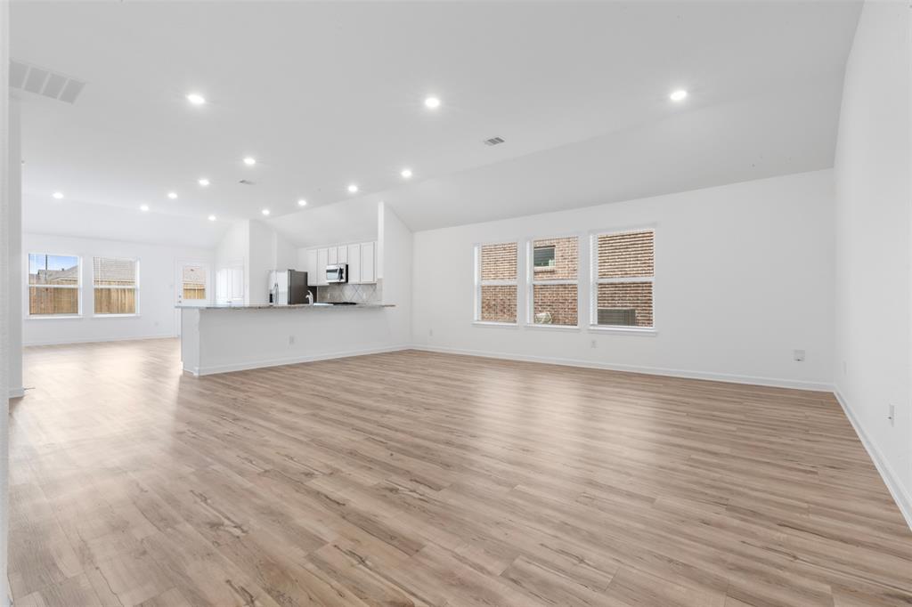 3319 Meadknoll Lane