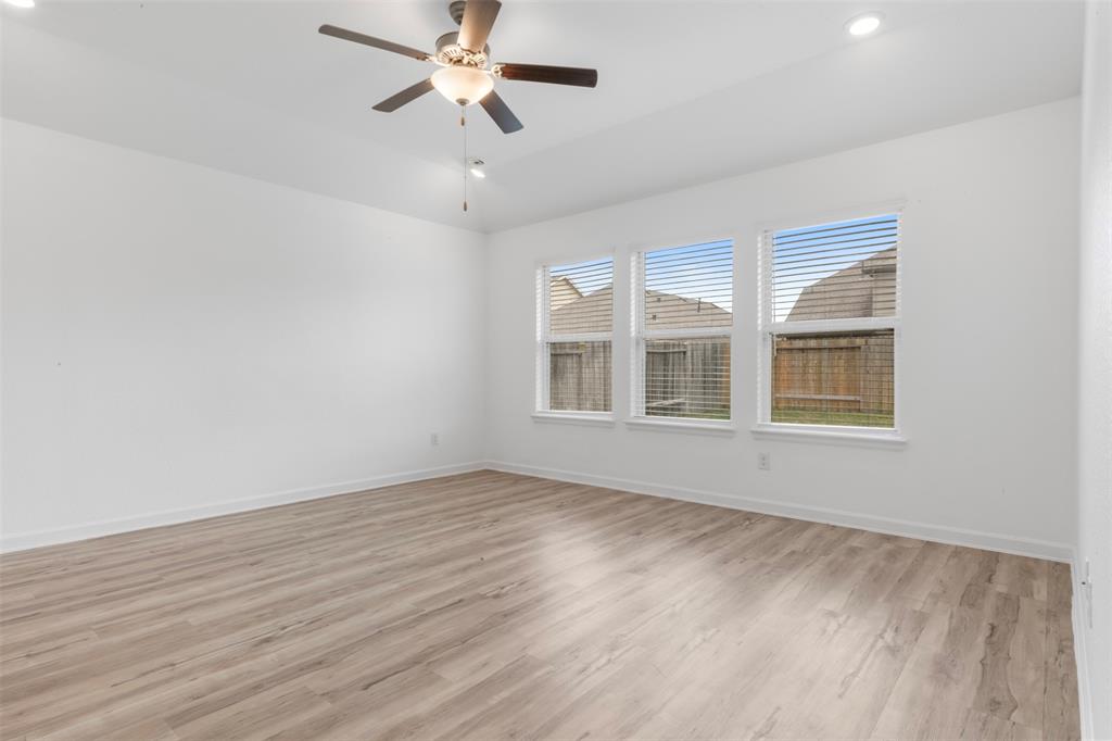 3319 Meadknoll Lane