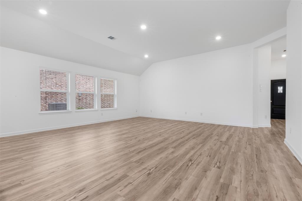 3319 Meadknoll Lane