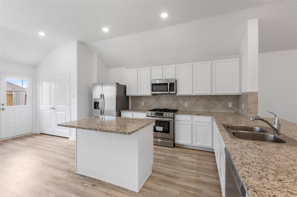 3319 Meadknoll Lane