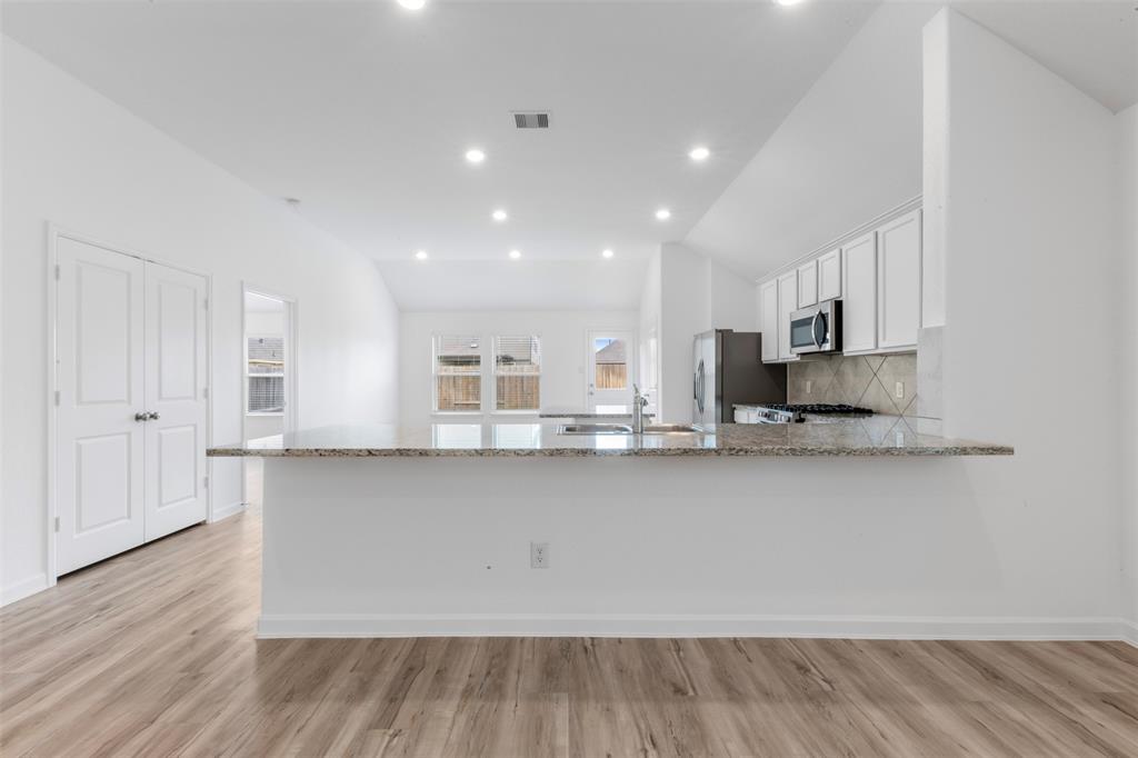 3319 Meadknoll Lane