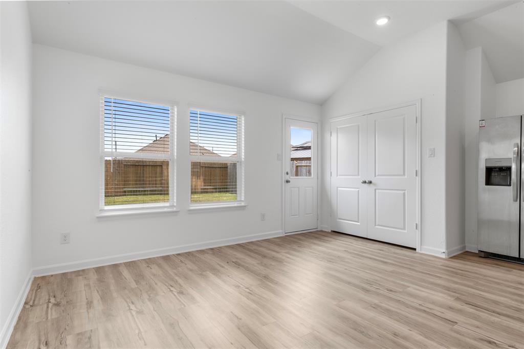 3319 Meadknoll Lane