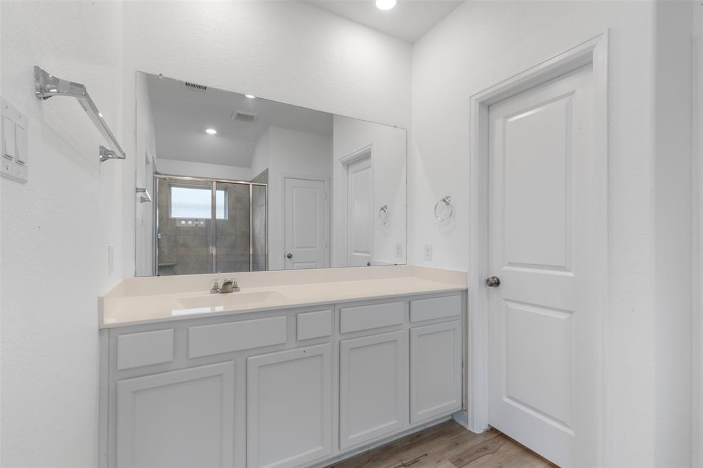 3319 Meadknoll Lane