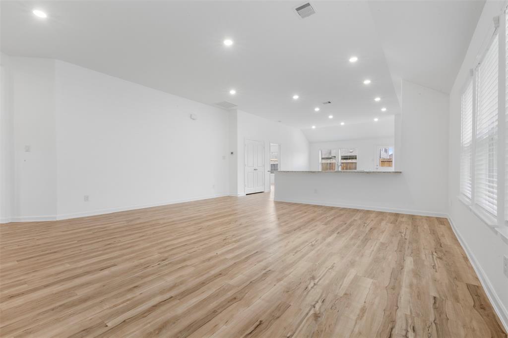 3319 Meadknoll Lane