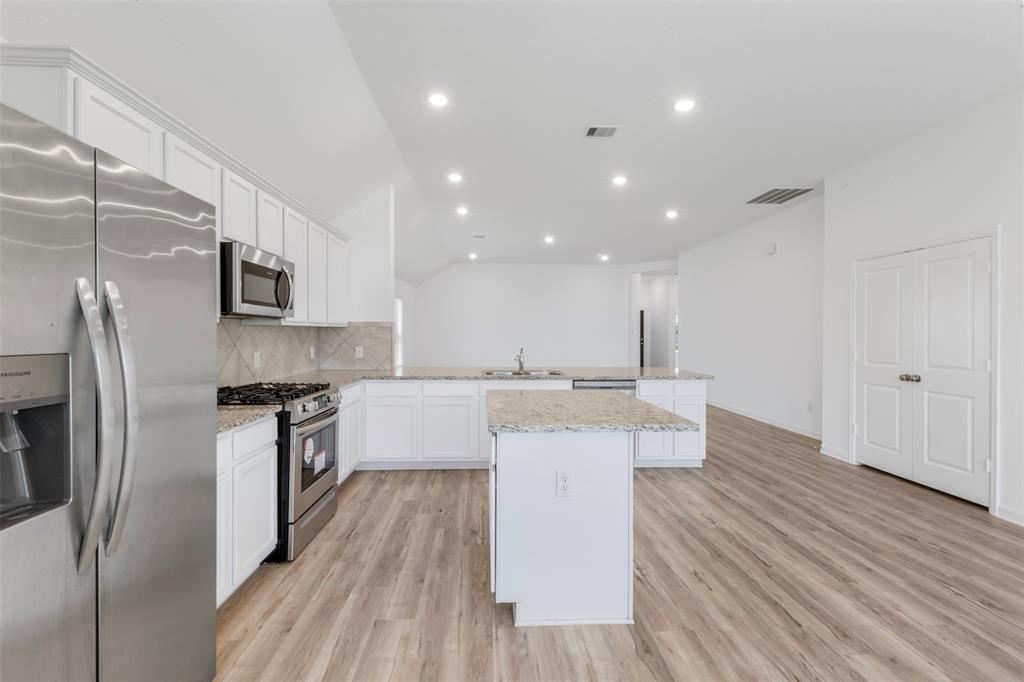3319 Meadknoll Lane