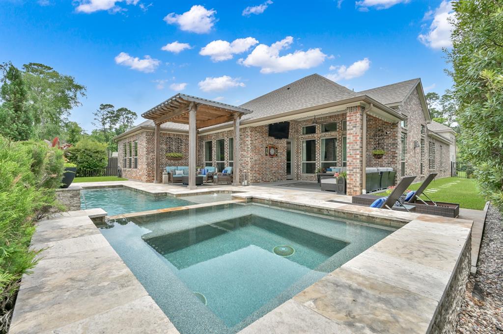 511 Woodsy Pine Court