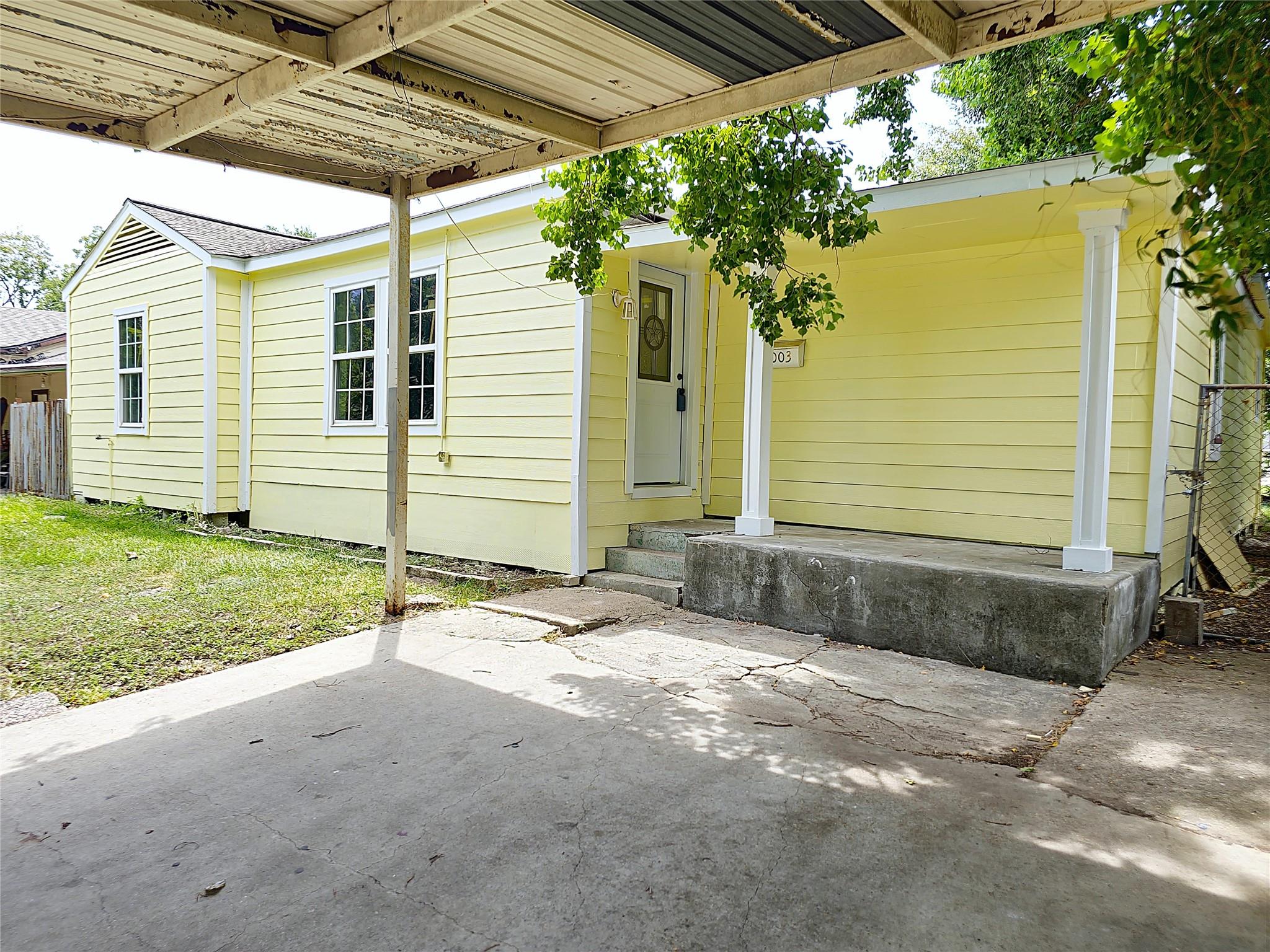 1003 W Hart Avenue