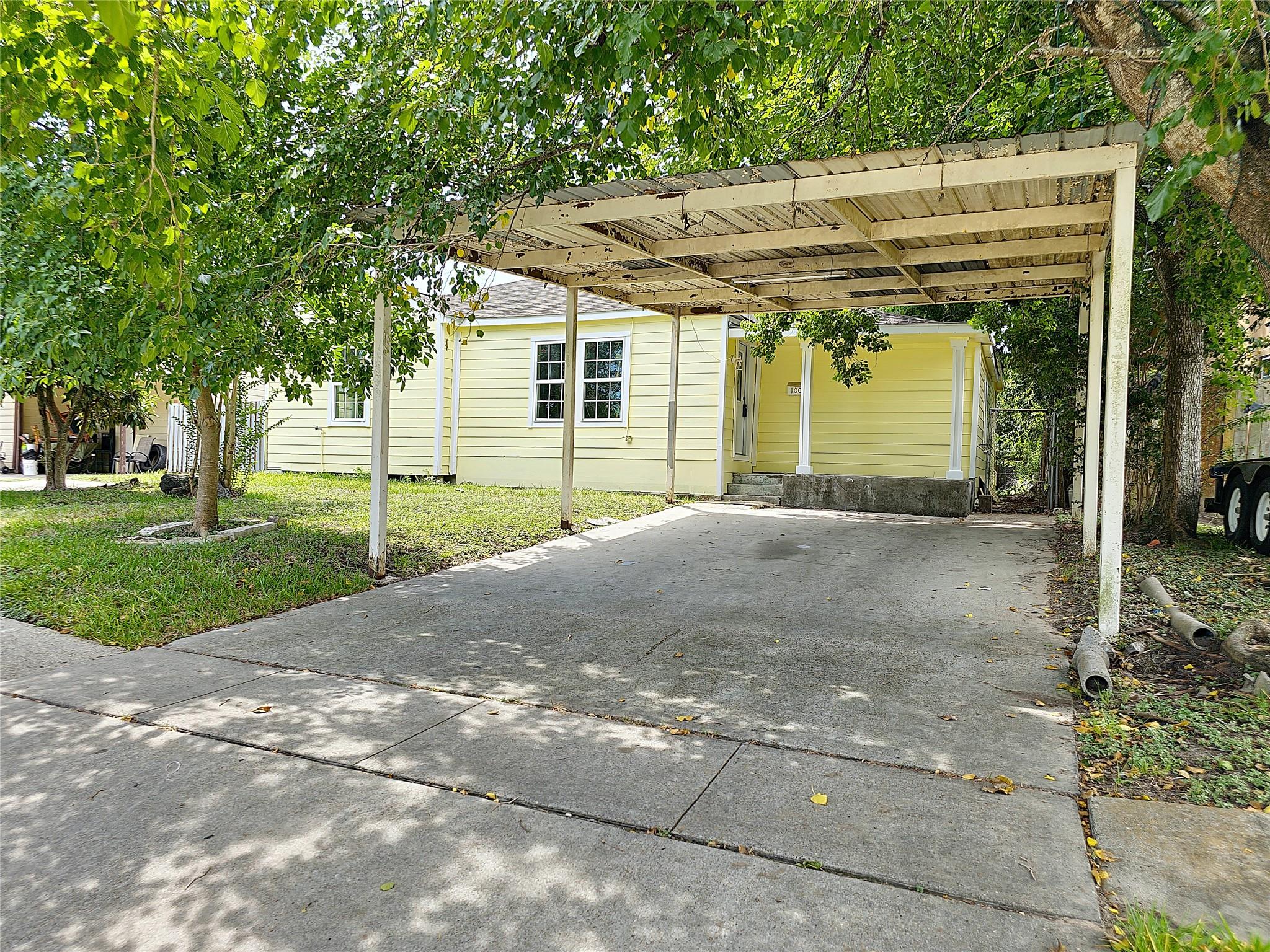 1003 W Hart Avenue