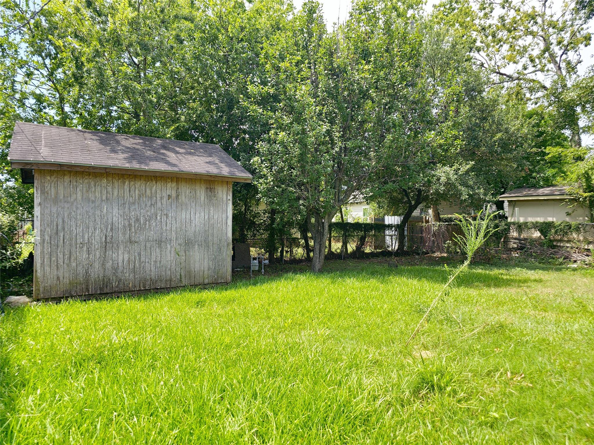 1003 W Hart Avenue