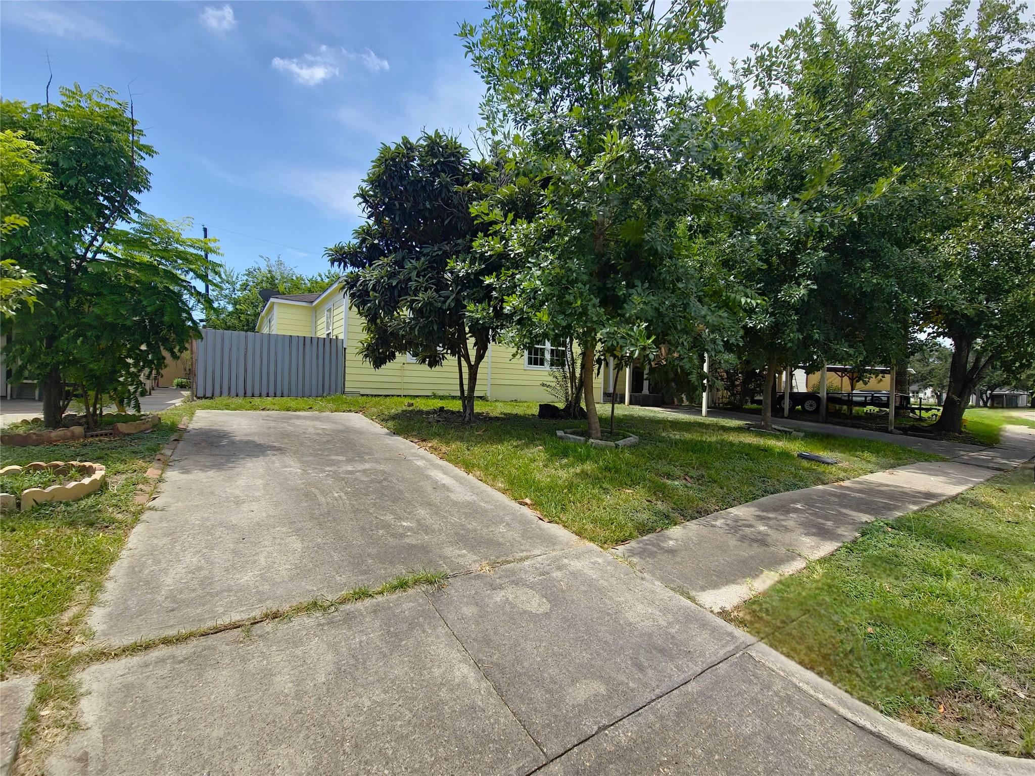 1003 W Hart Avenue