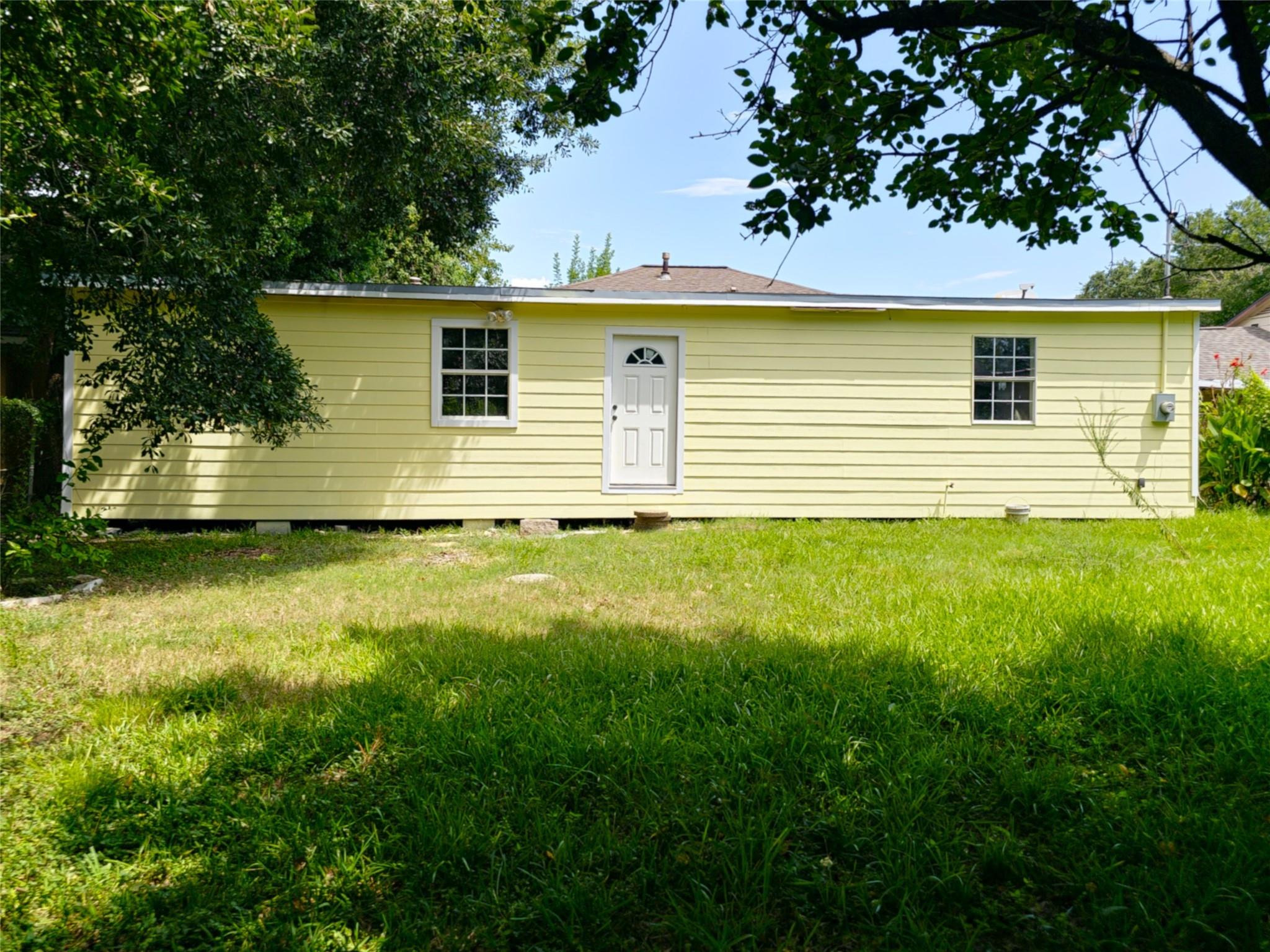 1003 W Hart Avenue
