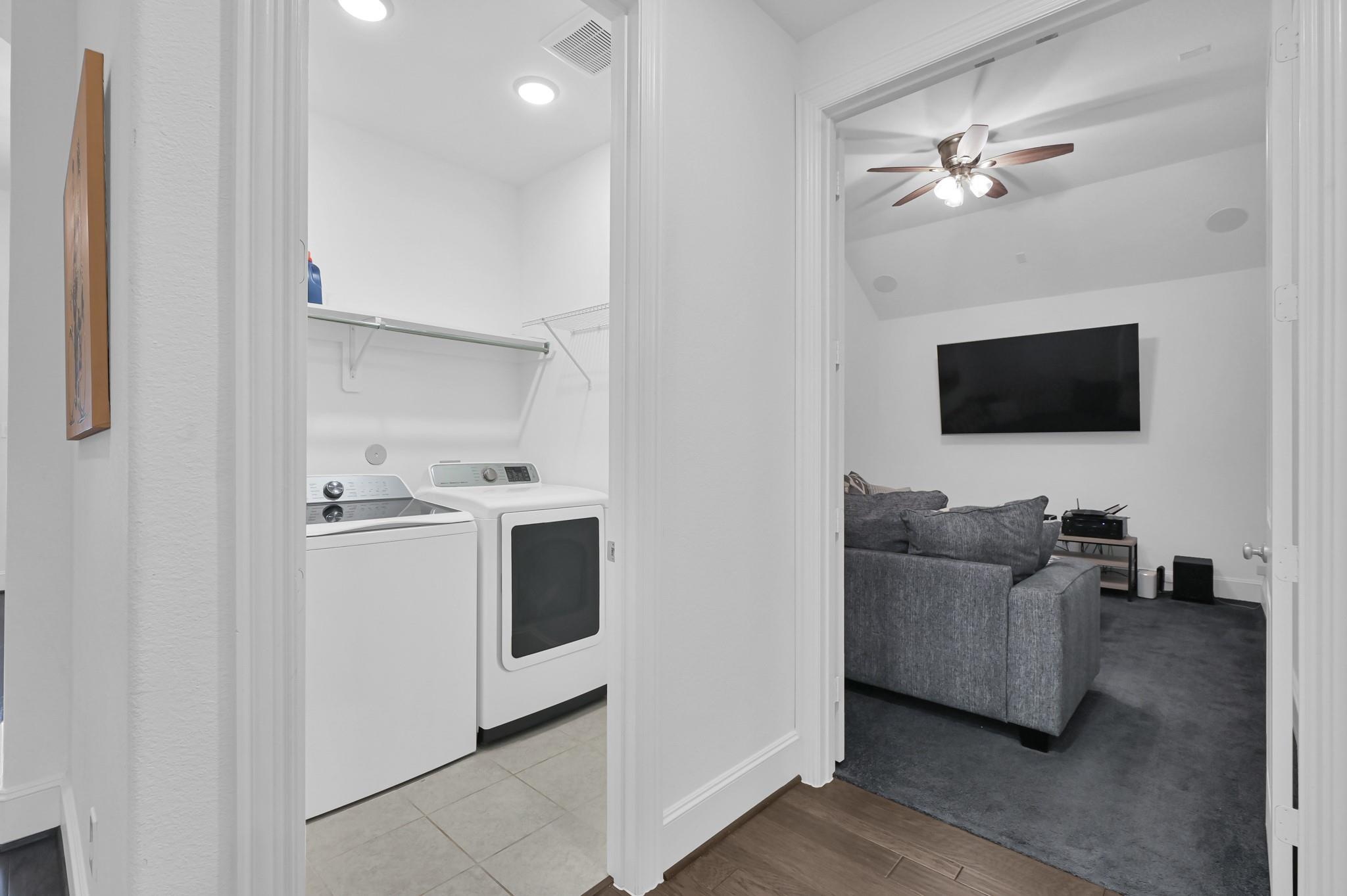 1411 Layla Sage Loop