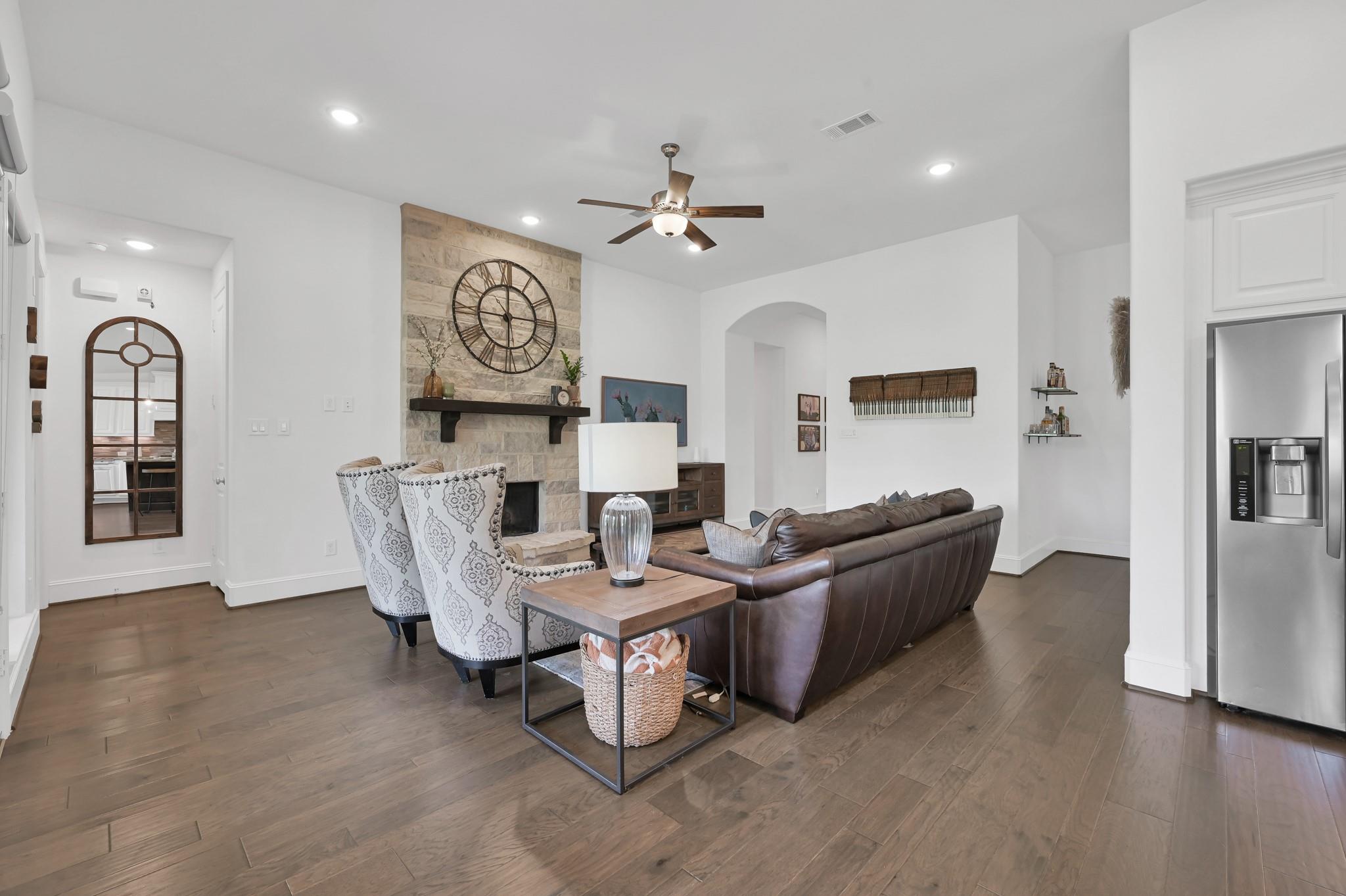 1411 Layla Sage Loop