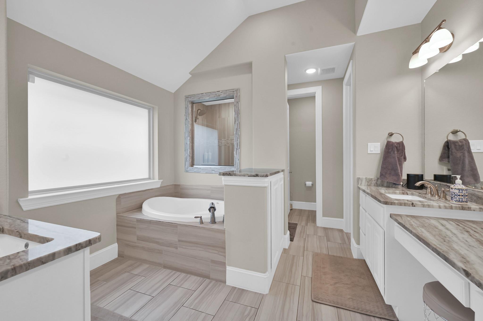 1411 Layla Sage Loop