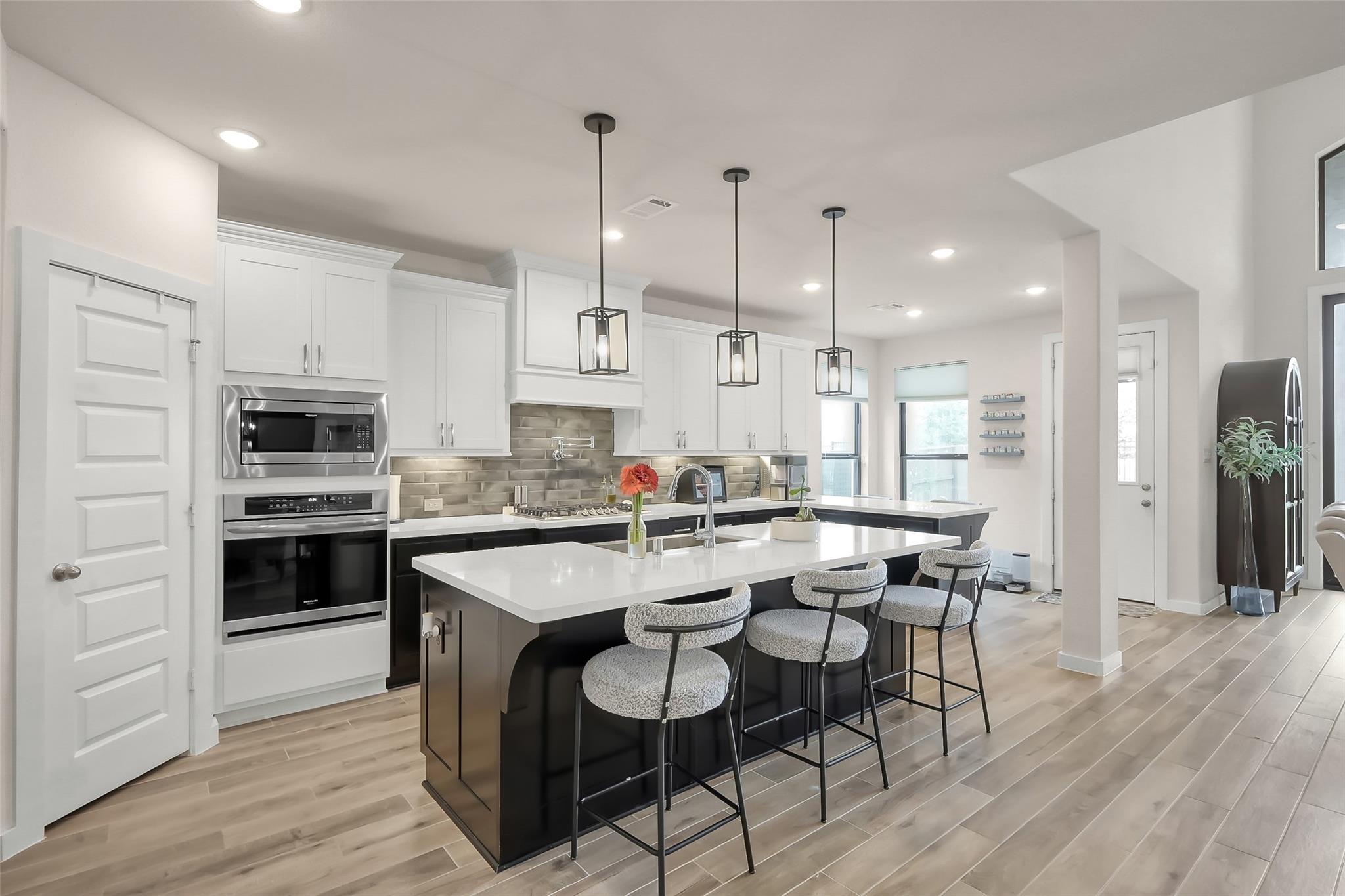 6718 Waxbill Road