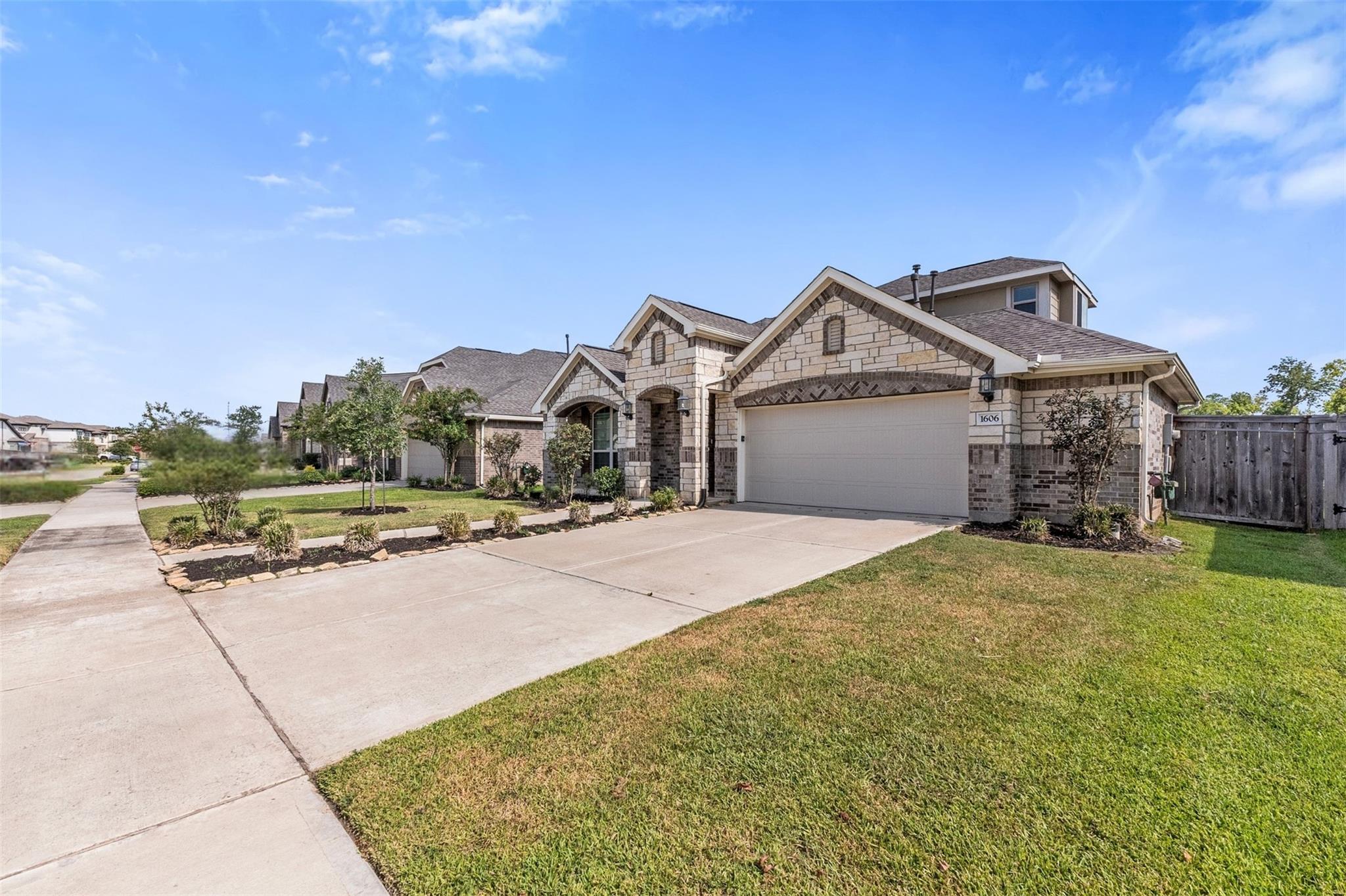 1606 Country Air Lane