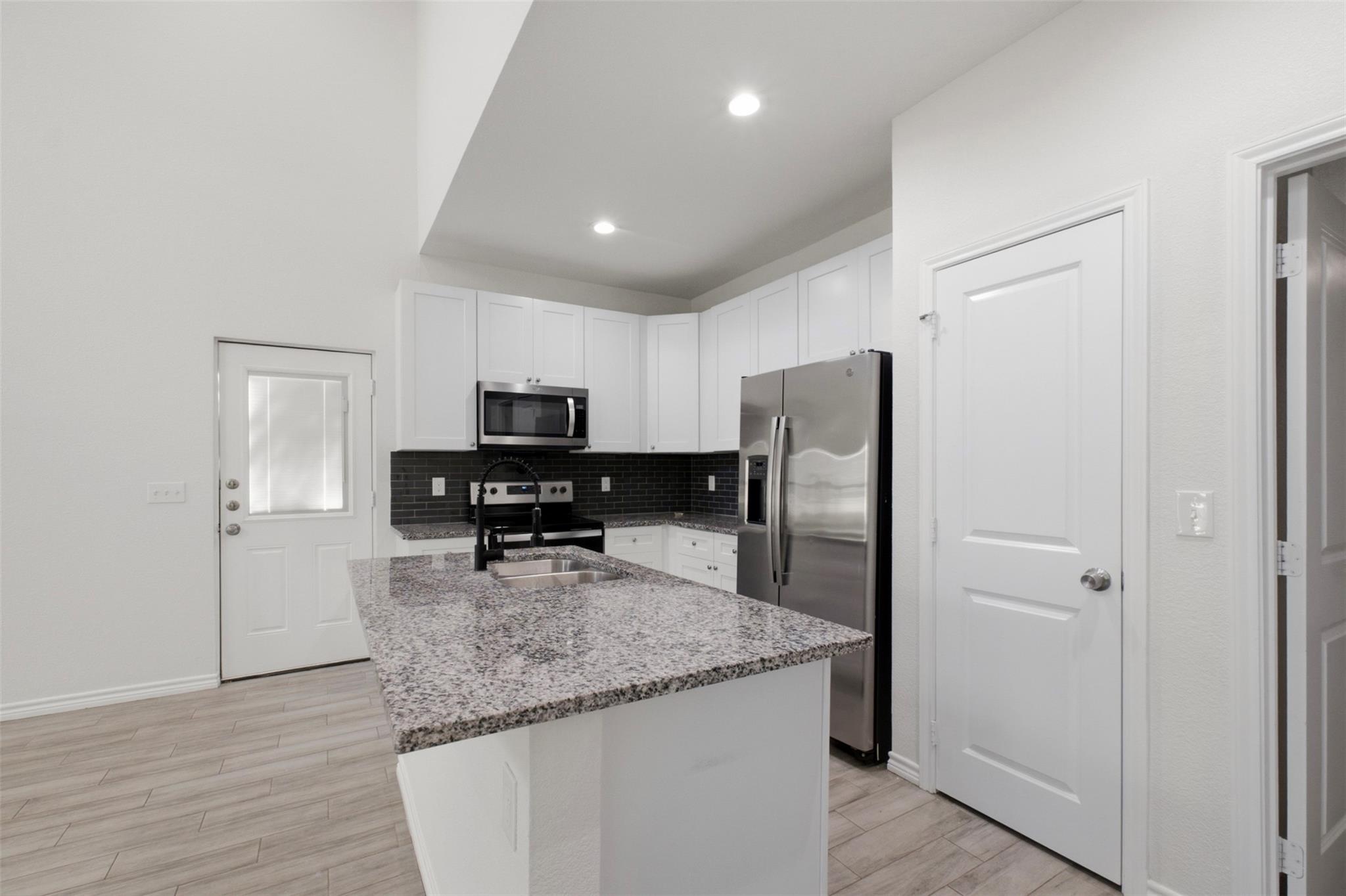 16709 Meadowcroft
